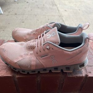 On Cloud waterproof Running shoes